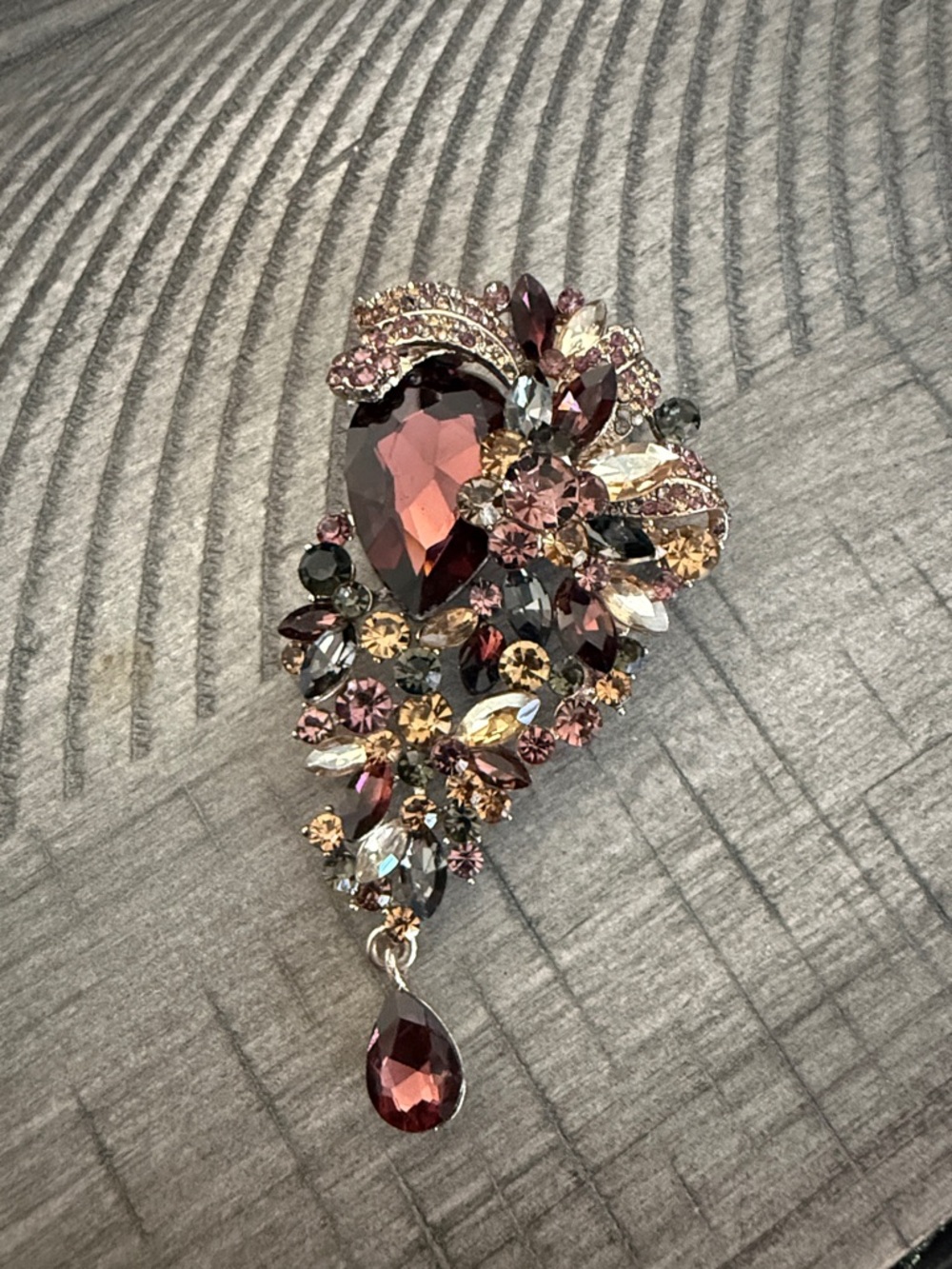 Elegant Burgundy and Champagne Crystal Brooch Pendant - Women Jewelry